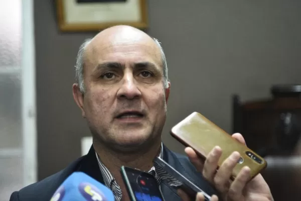 Viaje de Molinuevo a Francia: dura respuesta de ediles a un funcionario en Concepción