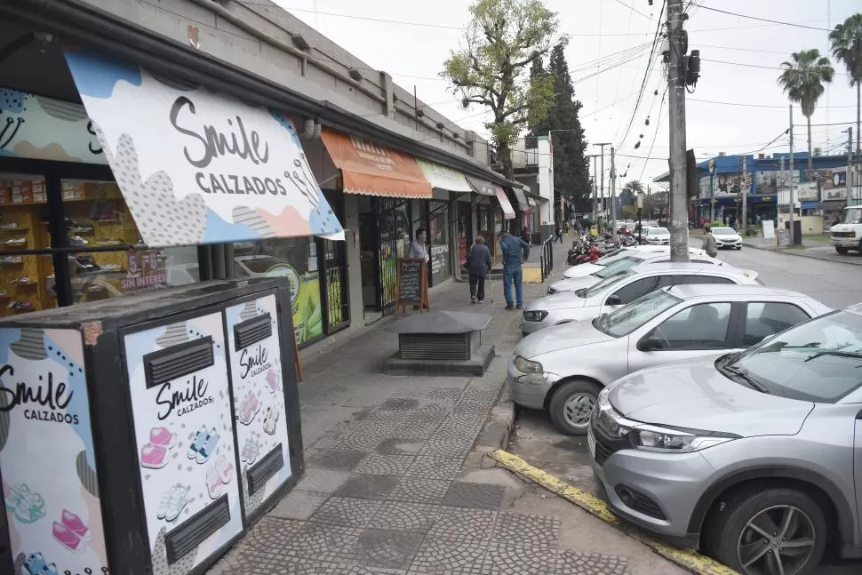 MECHERAS. Esteban Lamontanaro dijo que abundan las mecheras en los locales ubicados en el shopping 