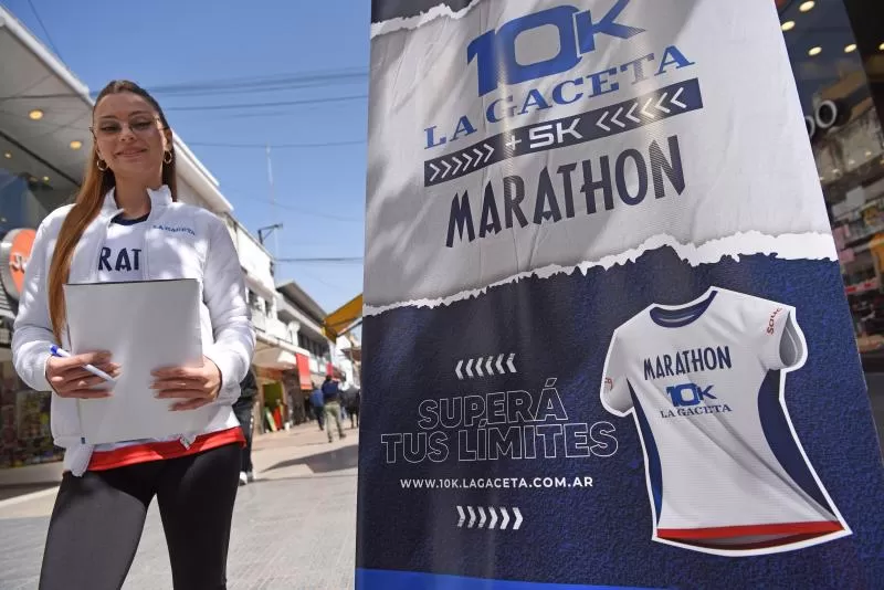 PROMOROTA MARATON DE LA GACETA Peatonal Mendoza frente al diario La Gaceta. Campaña de salud de Osde, Fundacion Osde y Ministerio de Salud de Tucumán. 