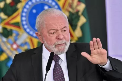 Lula se recupera en Brasilia  de una cirugía de cadera