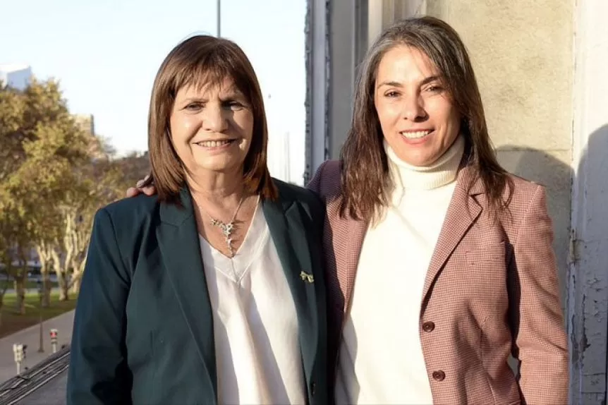 La senadora Lucila Crexell junto a Patricia Bullrich