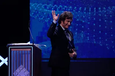 Milei se defendió de las acusaciones de nazi y dijo que no fueron 30.000 los desaparecidos