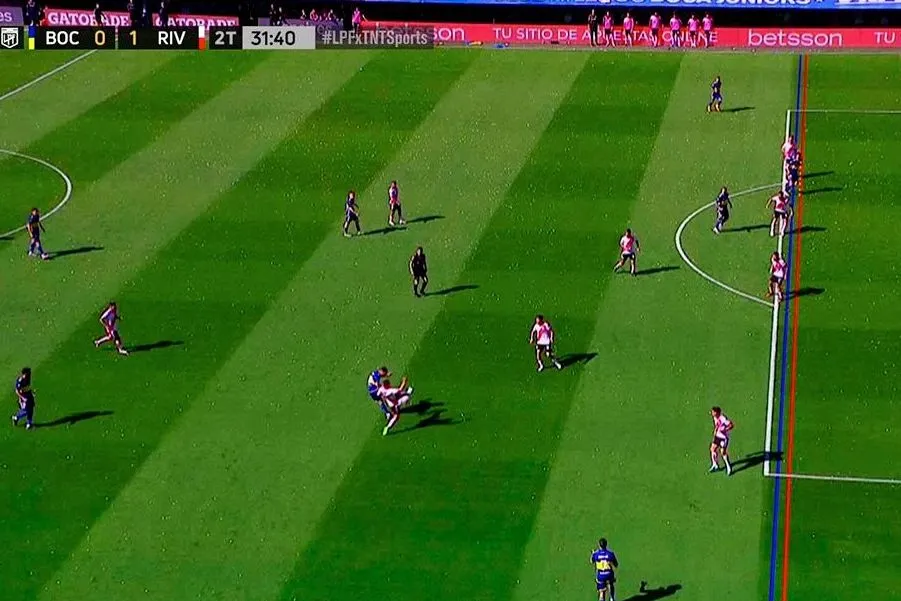 La jugada de la polémica en Boca-River: ¿fue offside de Cavani?