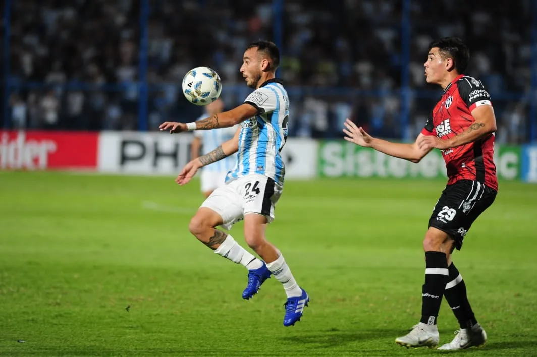 PARADA DIFÍCIL. Atlético Tucumán buscará su primera victoria como visitante en la Copa de la Liga, ante un Vélez urgido por sumar y escapar del descenso.