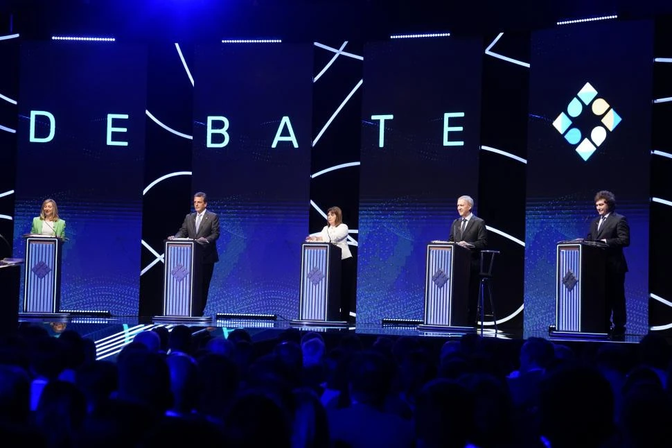 NO SE GUARDARON NADA. Myriam Bregman, Sergio Masa, Patricia Bullrich, Juan Schiaretti y Javier Milei respondieron acerca de todos los tópicos propuestos para el debate en el Forum de Santiago del Estero. 