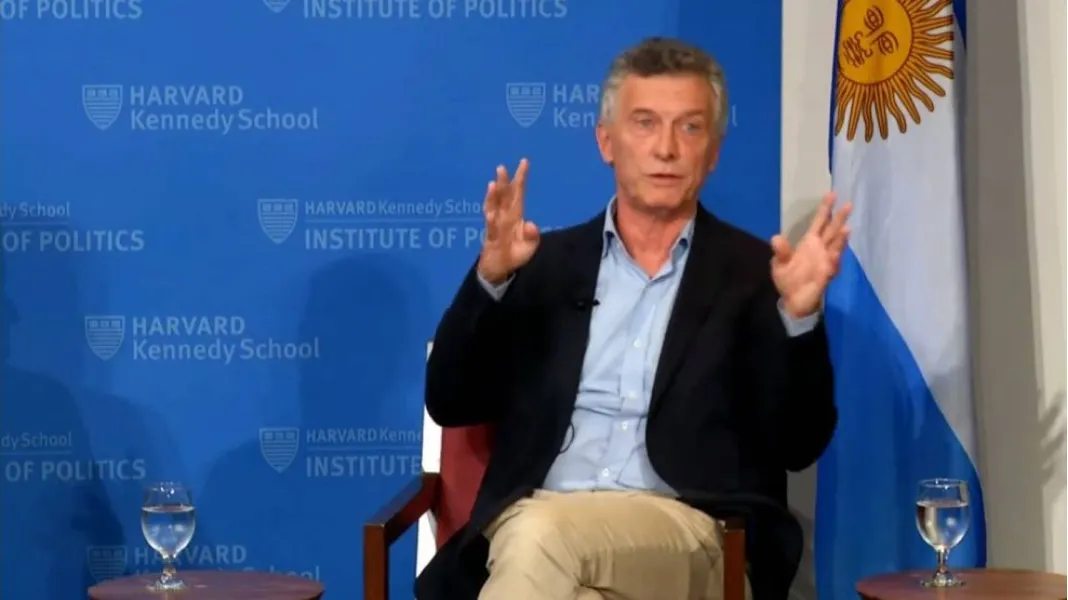 El error en la presentación a Mauricio Macri en Harvard y la irónica respuesta del ex presidente: “Le mando un saludo a Maduro”