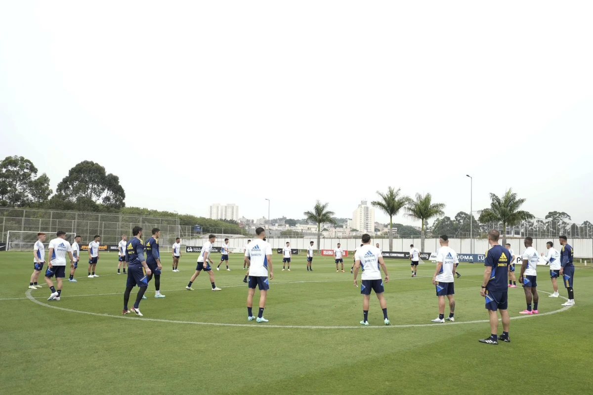 PUESTA A PUNTO. El xeneize realizó el último entrenamiento en el predio de Corinthians y Almirón no confirmó el equipo. FOTO DE BOCAJRSOFICIAL.