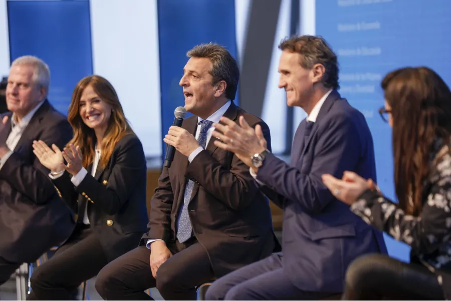 la arenga futbolera de un ministro al equipo de Massa minutos antes del debate