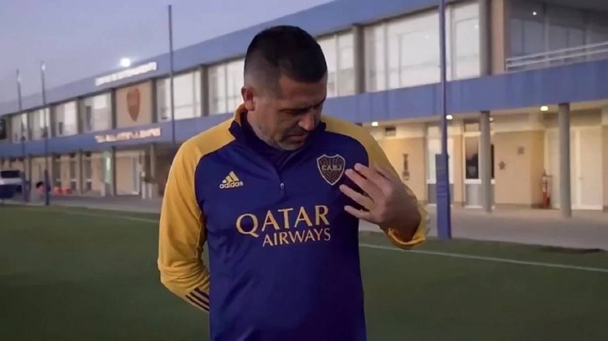 PRESENTE. Riquelme viajó a Brasil para acompañar a la delegación xeneize, en la previa de un duelo clave. CAPTURA DE VIDEO.