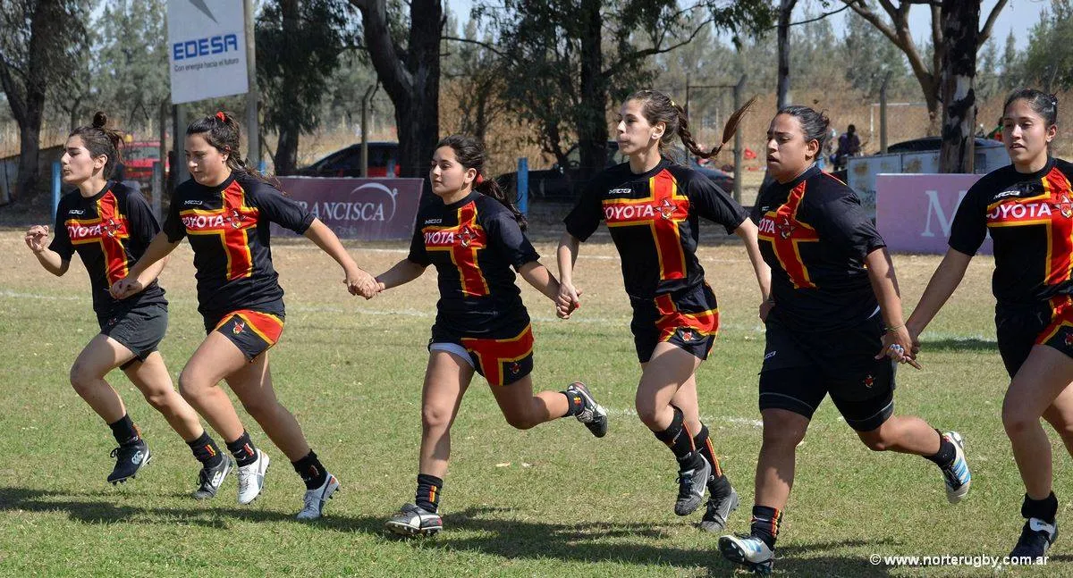 Cardenales en 2013, con Silvana Castro (segunda desde la izquierda), su actual entrenadora.