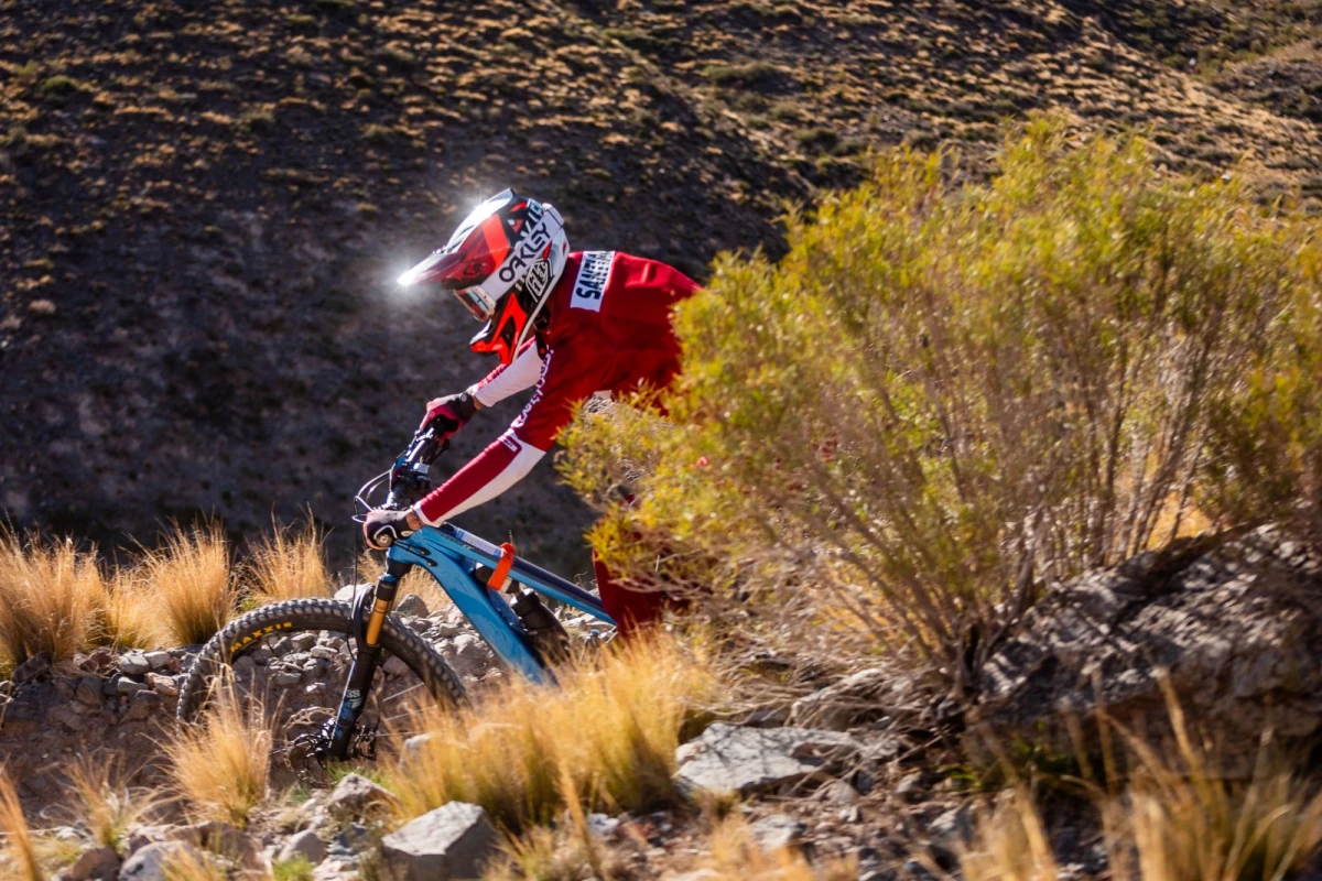 FIRME. Santiago en pleno descenso por uno de los especiales de competencia.