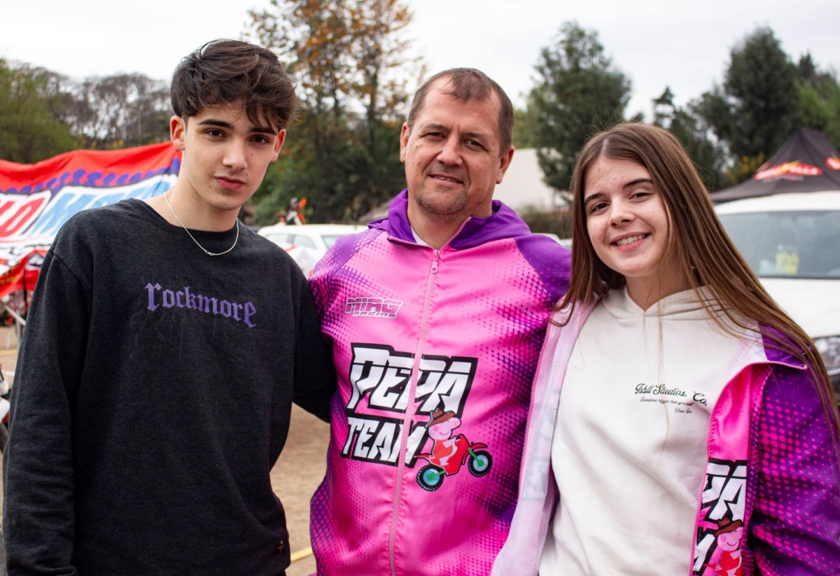 COMPINCHES. Jeremías, Ariel y Aldana Sartori, una familia apasionada por las motos.