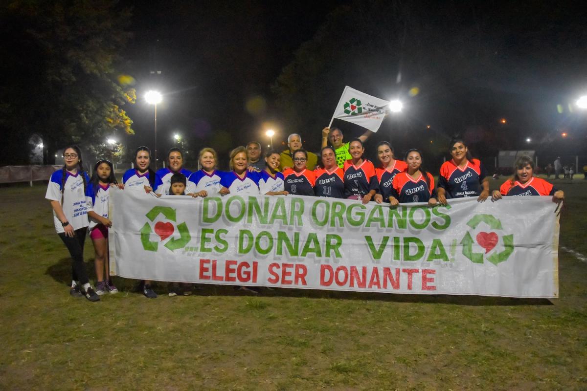 SÍMBOLO. La bandera acompaña a Manca en todas sus actividades. JU LEDESMA GEA PRENSA Y COMUNICACIÓN.