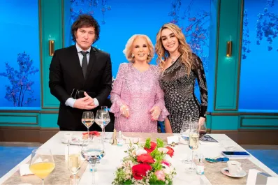 Las apasionadas fotos de Javier Milei y Fátima Florez durante la cena con Mirtha Legrand