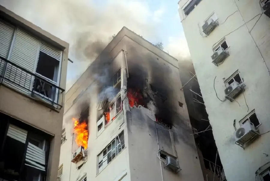 Edificio atacado en Israel. 