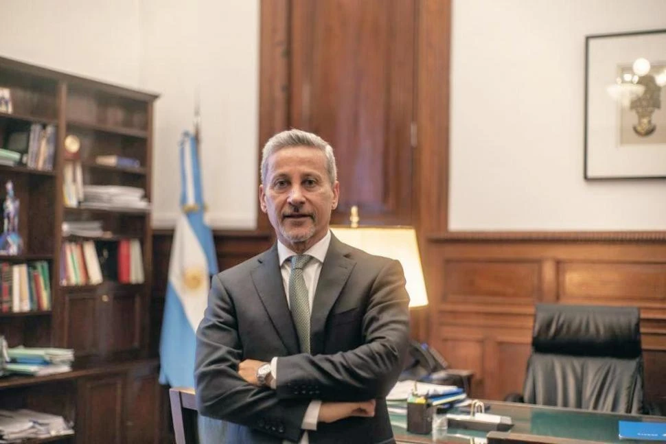 BEJAS. “Un debate ofrece la oportunidad para la campaña de subir la política al escenario”, manifestó.