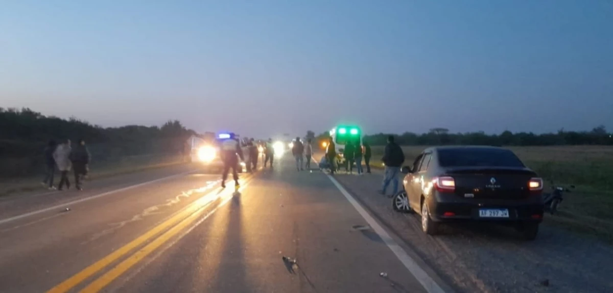 En la ruta 157 murió un joven de 20 años en un accidente entre dos motos y un auto