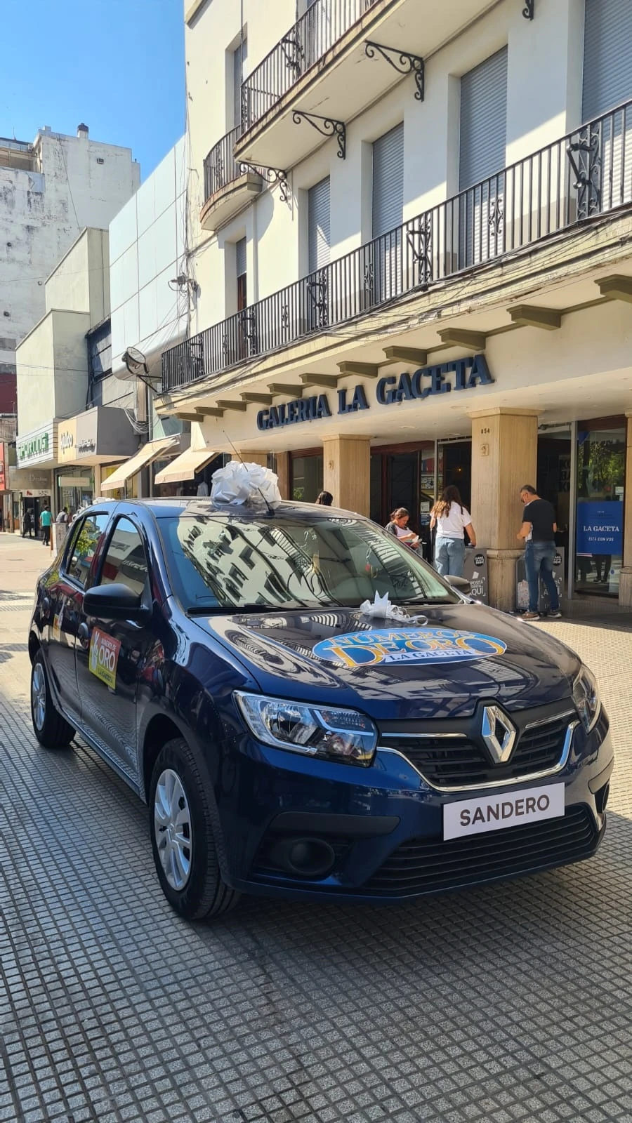 ESPERA DUEÑO. El Sandero Life 1.6 será sorteado hoy a las 11 para cerrar la etapa de la anterior edición de los exitosos Números de Oro.