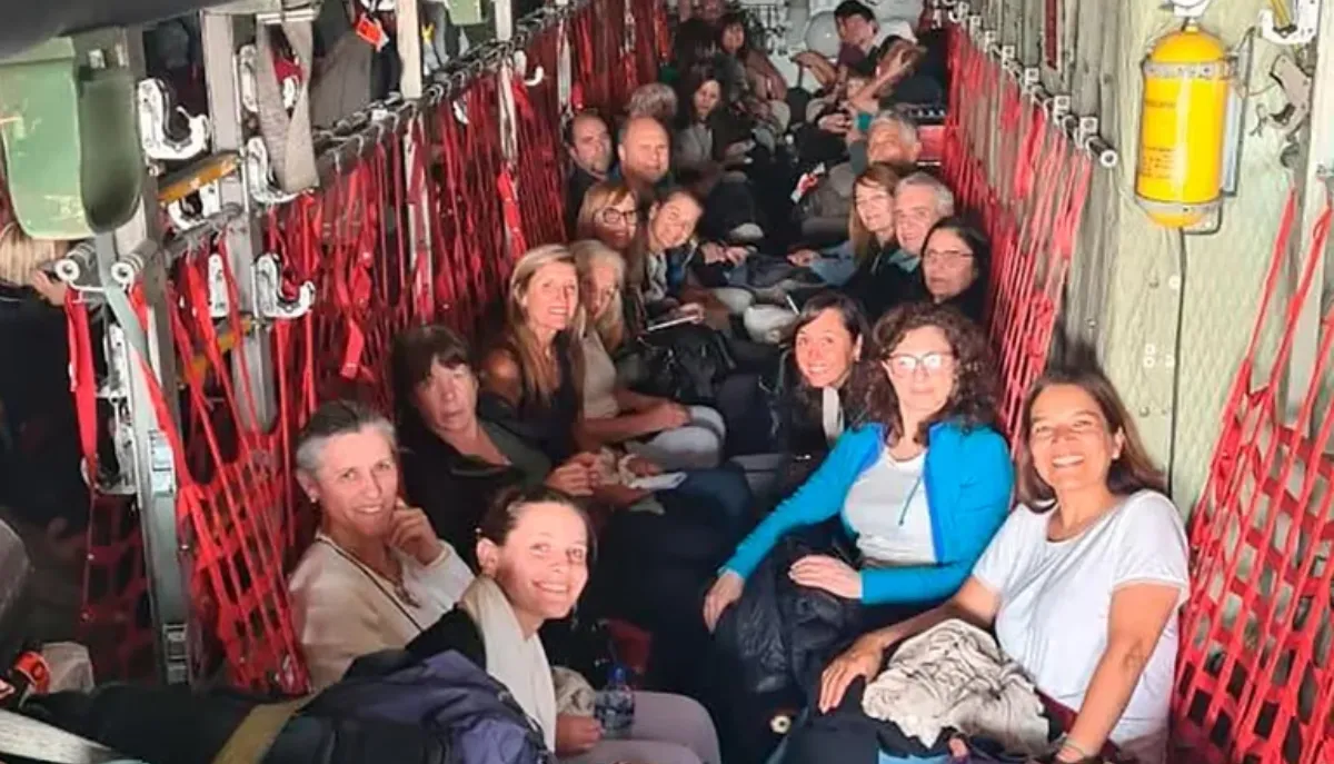 Las imágenes de los primeros argentinos que fueron evacuados de Israel