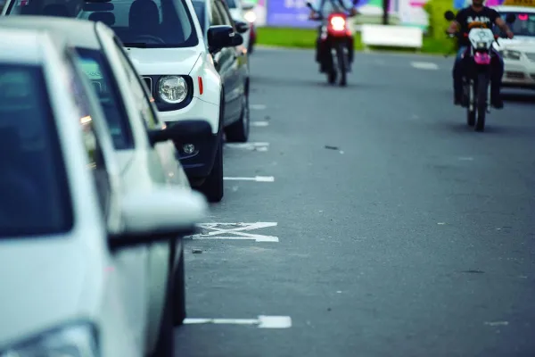 El estacionamiento pago quedó paralizado por cuestiones políticas, afirmó el concejal Ale