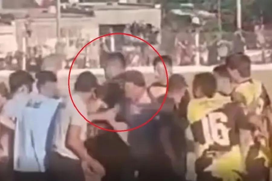 Golpearon a un juez de línea con un ladrillo en la cabeza
