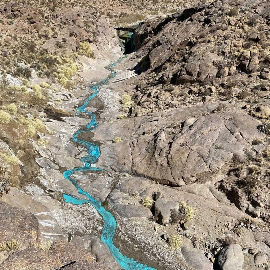 Vacaciones 2025: cómo llegar al río de aguas turquesas que está escondido entre Tucumán y Catamarca