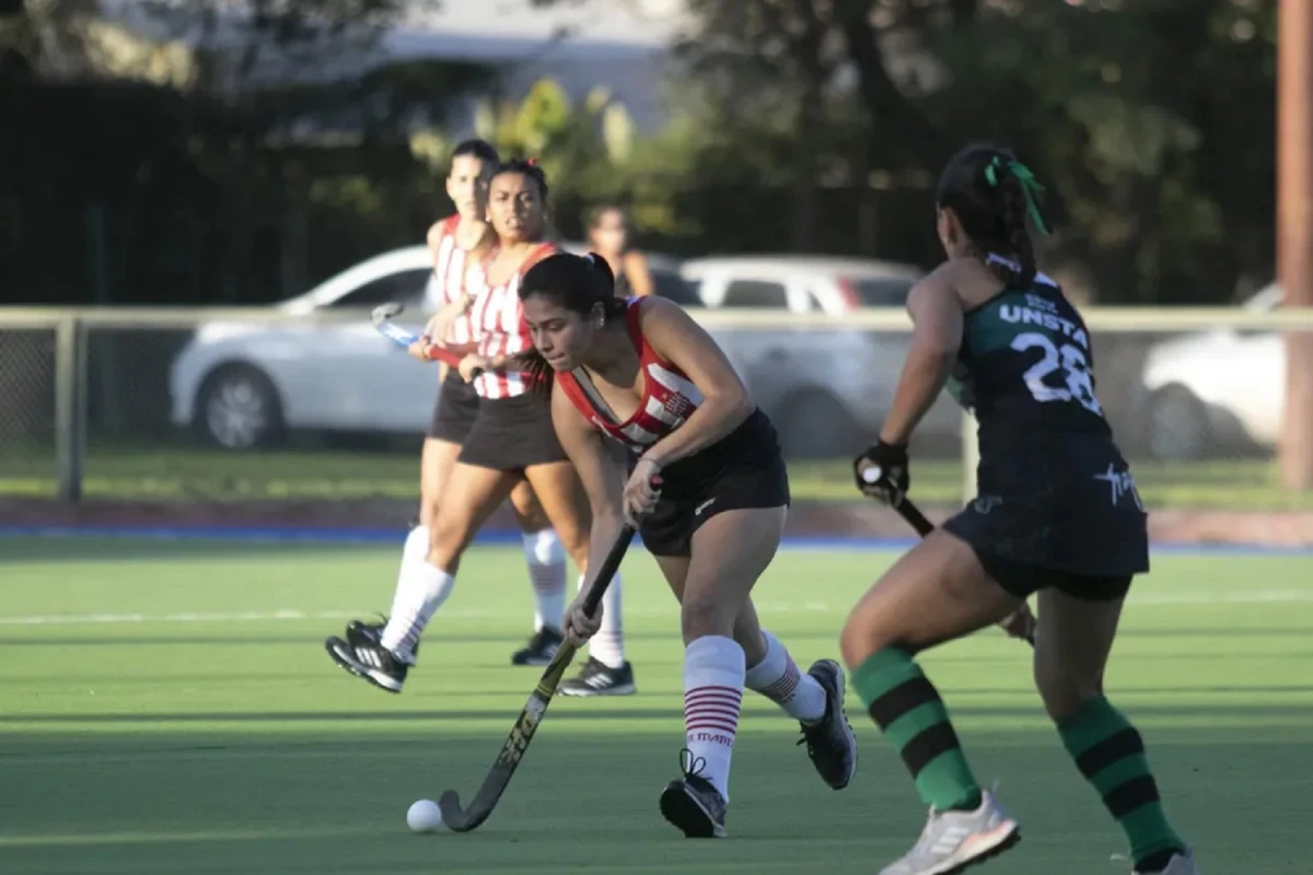 A ESPERAR. El hockey femenino retomará la actividad, recién el próximo sábado 21, desde las 16.30, por la fecha 18 del Anual. FOTO DE CASMOFICIAL.