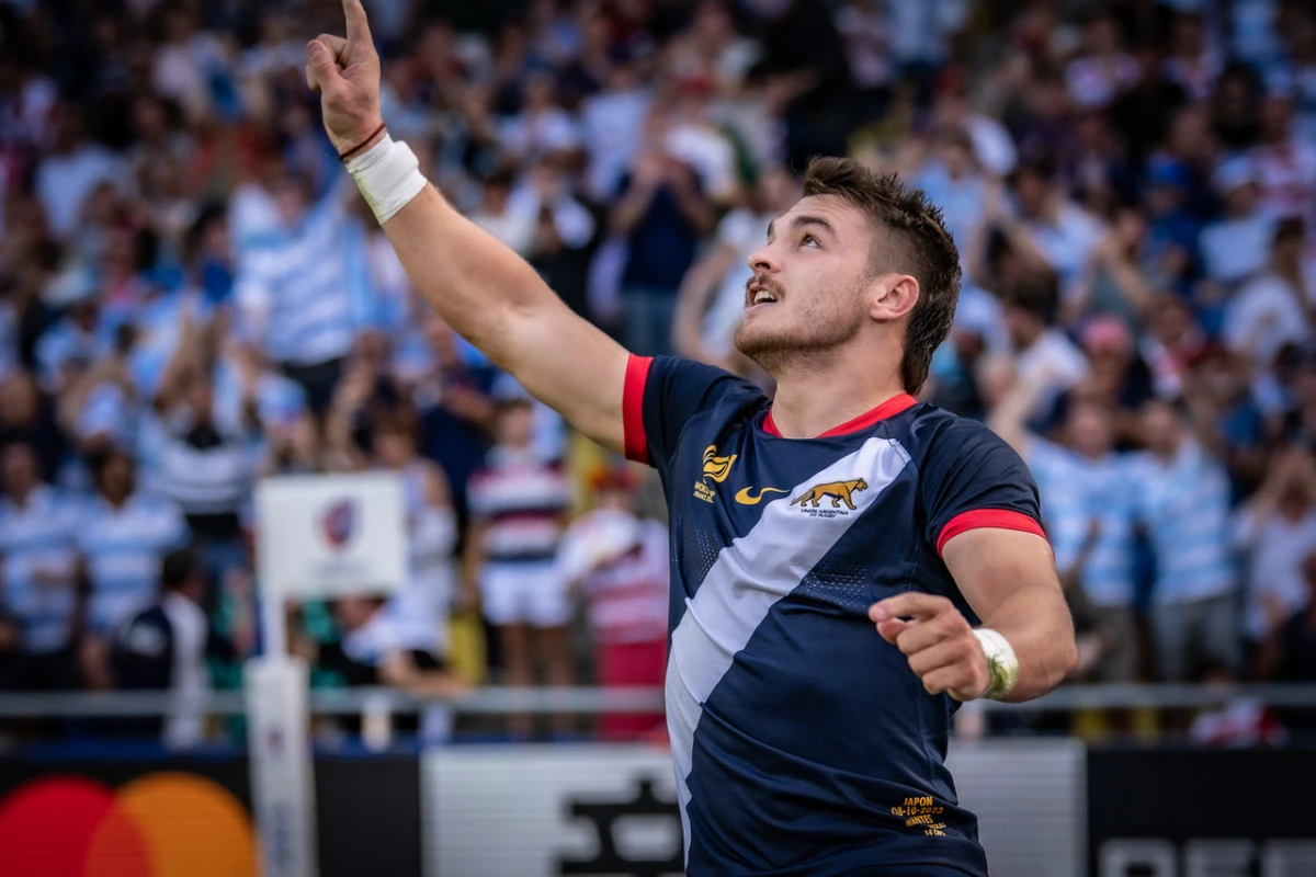 EN LA GLORIA. Mateo se destapó con un hat-trick ante Japón. Fueron sus primeros tries en un Mundial con Los Pumas. 