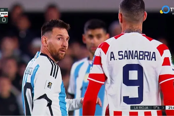 Un jugador de Paraguay escupió a Lionel Messi: la reacción del ídolo argentino