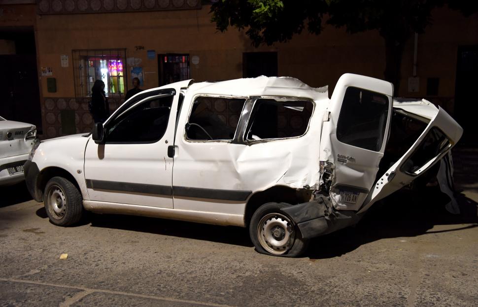 DESTRUIDA. La Citröen Berlingo en la que falleció Mariano Díaz (41).