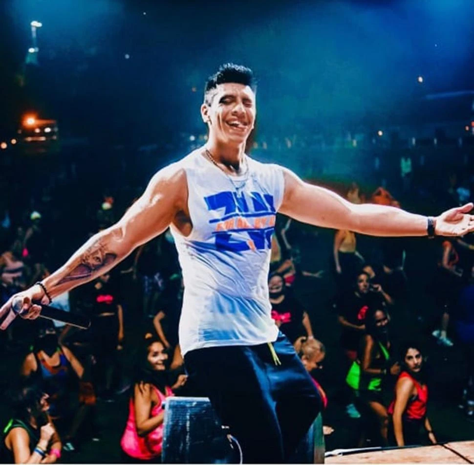 PURA ALEGRÍA. Una clase de Zumba con Hugo Mendieta es ejercicio intenso.