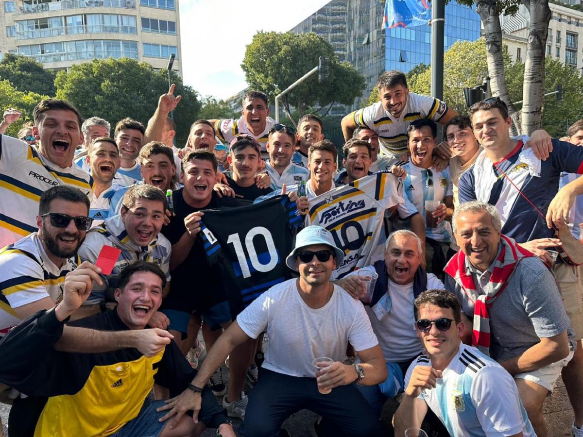 El grupo de jugadores de Lawn Tennis creció para el partido entre Los Pumas y Gales en Marsella.