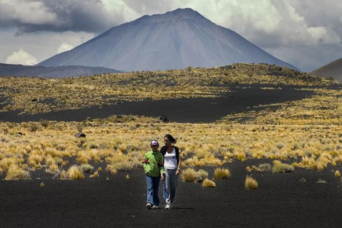 Vacaciones 2023/24: conocé el desierto negro, un viaje a otro planeta sin salir de Argentina