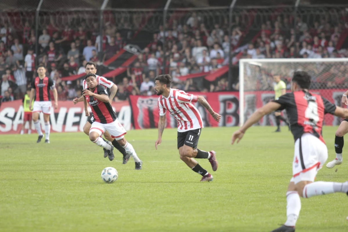 RESPUESTAS. El plantel santo se expresó luego de la caída ante Defensores de Belgrano 2-1. FOTO TOMADA DE TWITTER.