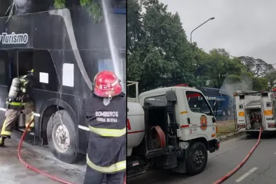 Los bomberos evitaron que un colectivo se incendie completamente en la avenida Aconquija