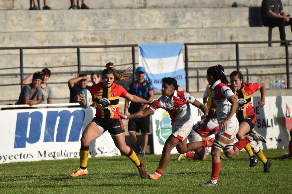 FIGURA. Medina esquiva la marca en la final del Nacional contra Universitario de Córdoba.