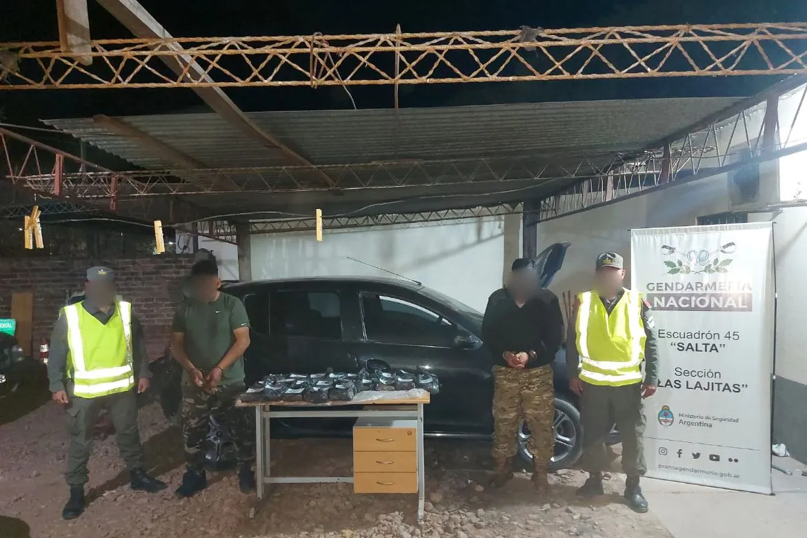 Encontraron más de 22 kilos de cocaína ocultos en el doble fondo de un auto