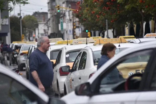 El Concejo autorizará a los taxistas a utilizar las apps de transporte