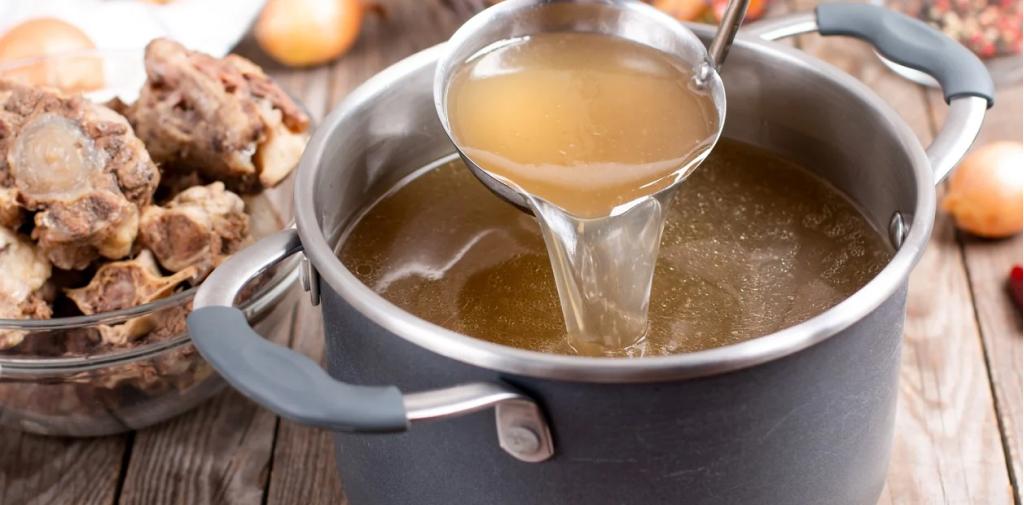 Es importante que el caldo también contenga variedad de verduras para sumar más nutrientes.