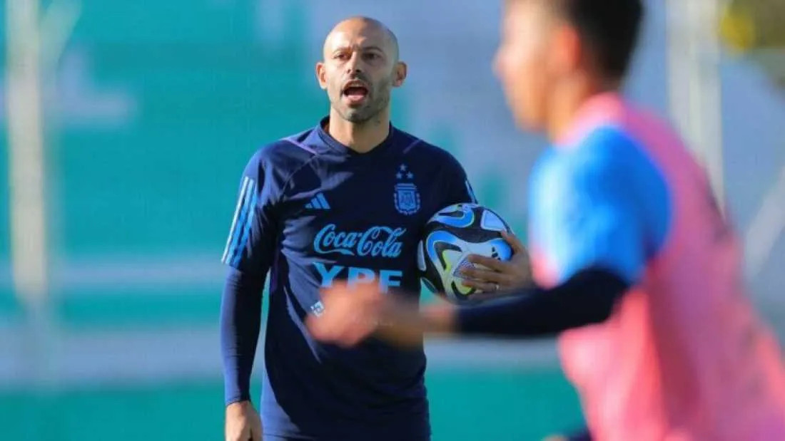 JEFE. Así como en los equipos en los que jugaba tenía voz de mando, en el cuerpo técnico Mascherano también la tiene.