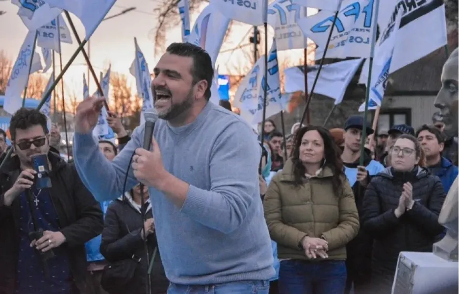 La foto que publicó la esposa de Rodríguez el martes con el intendente de Ushuaia