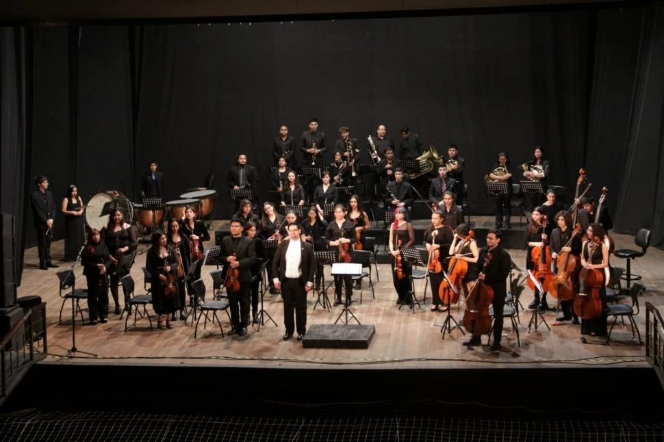 50 JÓVENES INSTRUMENTISTAS. La Orquesta Académica recibe a los músicos de temprana edad para realizar una tarea formativa y de desarrollo.    fundación cristian zarb