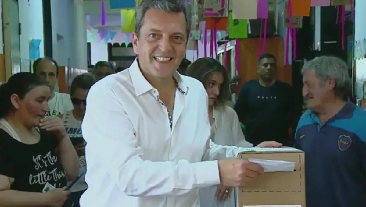 EN TIGRE. Sergio Massa emitió su voto y apuntó a los problemas que se deberán resolver en los próximos meses.