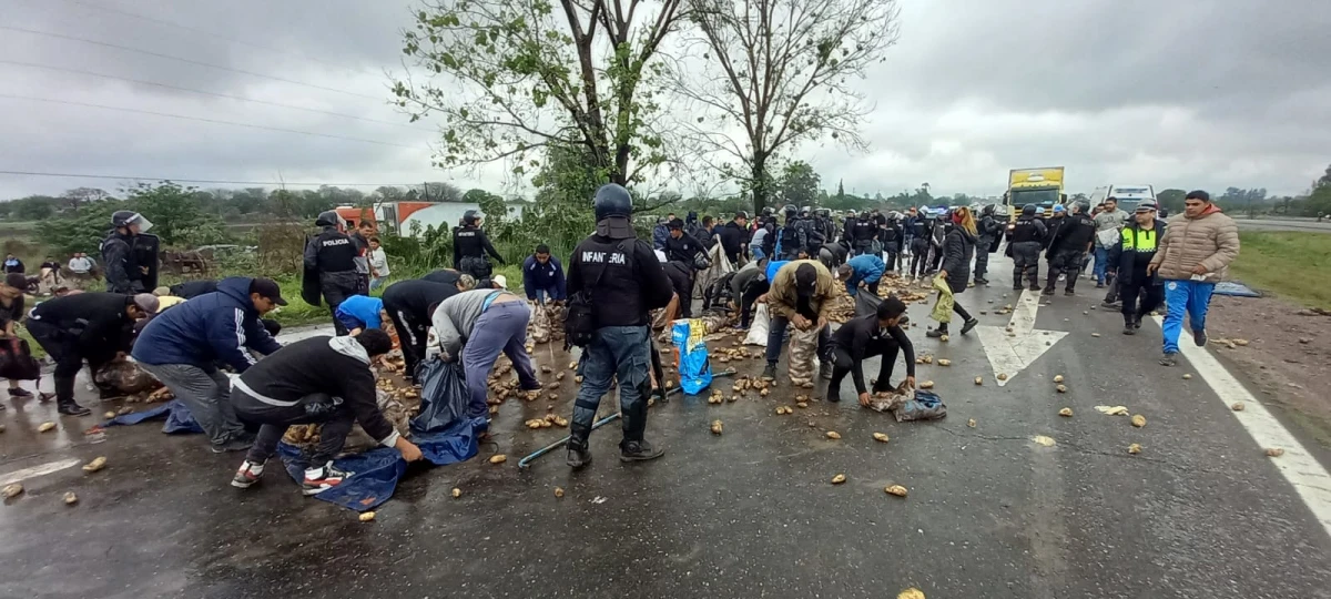 Los vecinos levantan la papa. LA GACETA / ANALÍA JARAMILLO