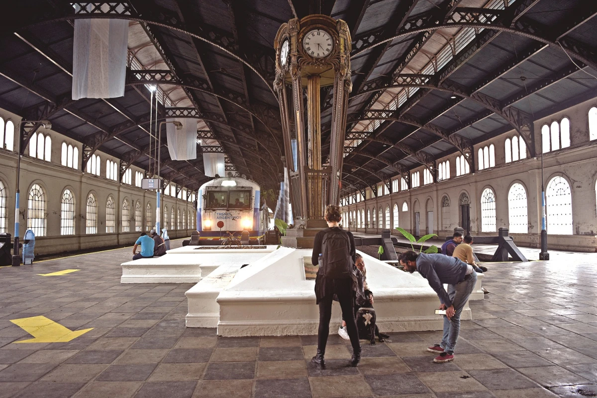 ESPERANDO AL PASAJE. La estación se llenará de bullicio como antaño, a partir del próximo lunes, con llegadas y salidas de convoyes. LA GACETA/FOTO DE JOSÉ NUNO