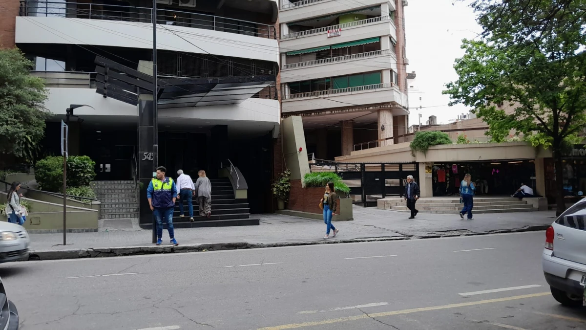 Barrio Norte: allanaron un departamento por una amenaza de bomba a una empresa de encomiendas