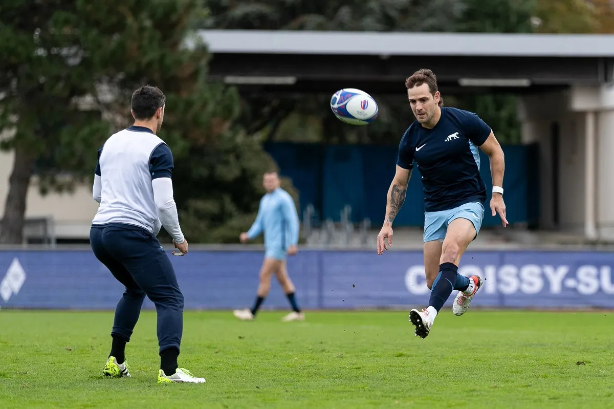 Nicolás Sánchez y Tomás Cubelli, dos que podrían despedirse mañana de Los Pumas.