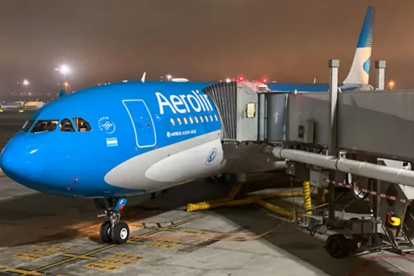 Parte el cuarto vuelo de Aerolíneas Argentinas con refugiados de Israel