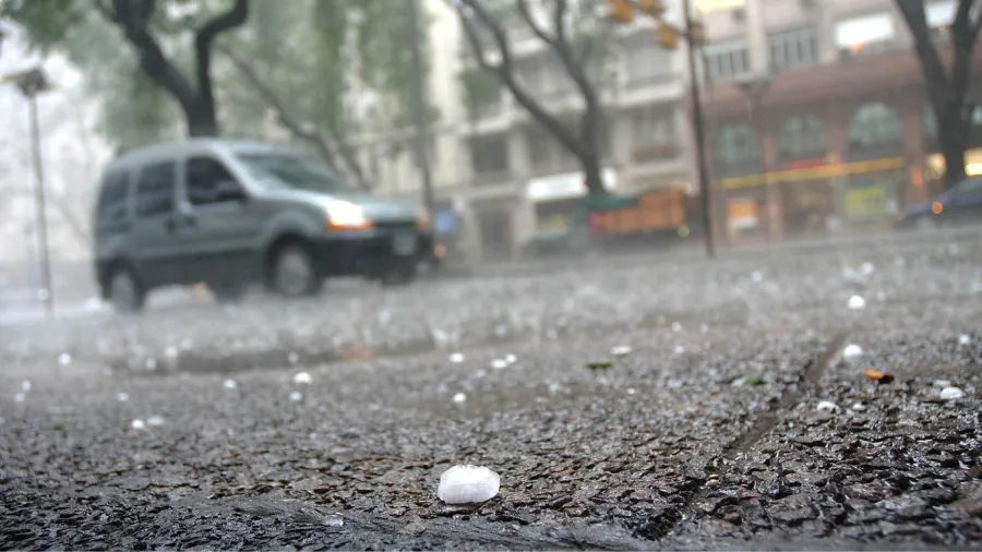 Alerta meteorológica: tormentas y caída de granizo en tres provincias