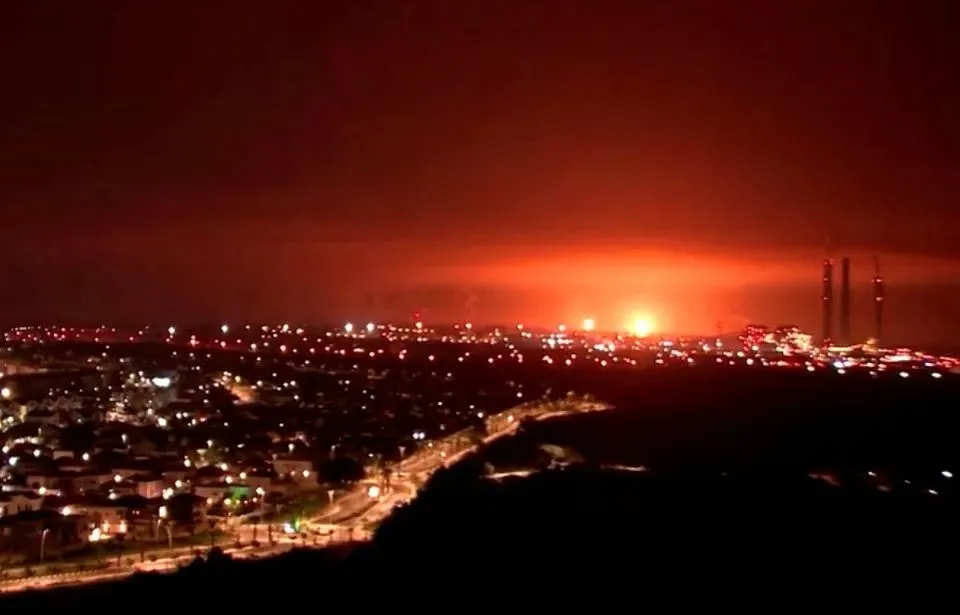 GUERRA. Una explosión en la frontera entre Israel y Gaza.